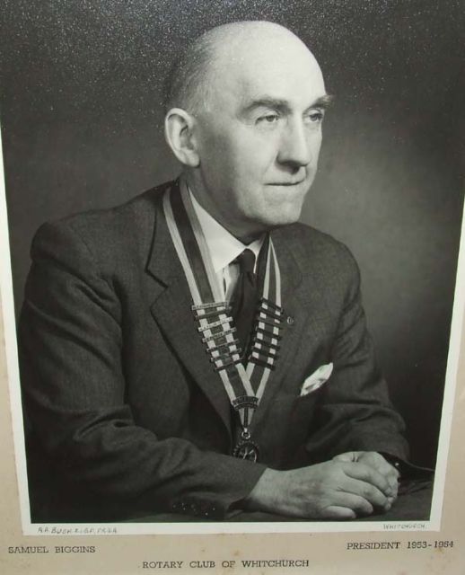S Biggins<br>1953 - 54